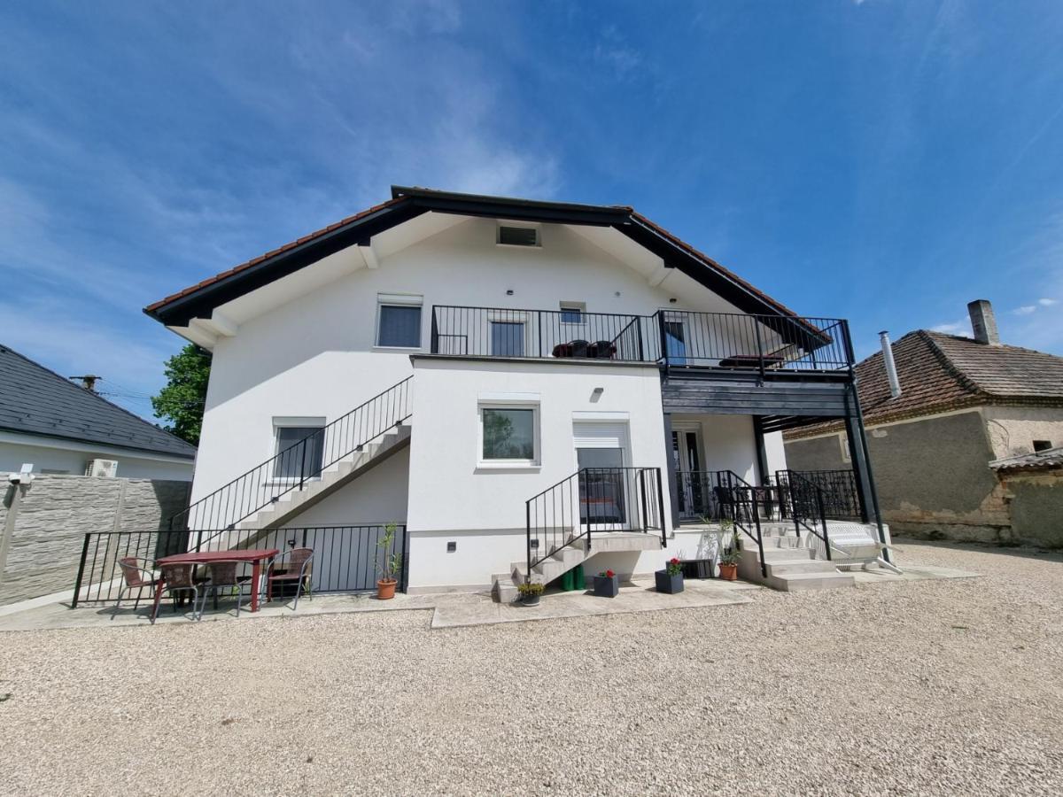 Duna-Beach Apartman Kimle Exteriör bild