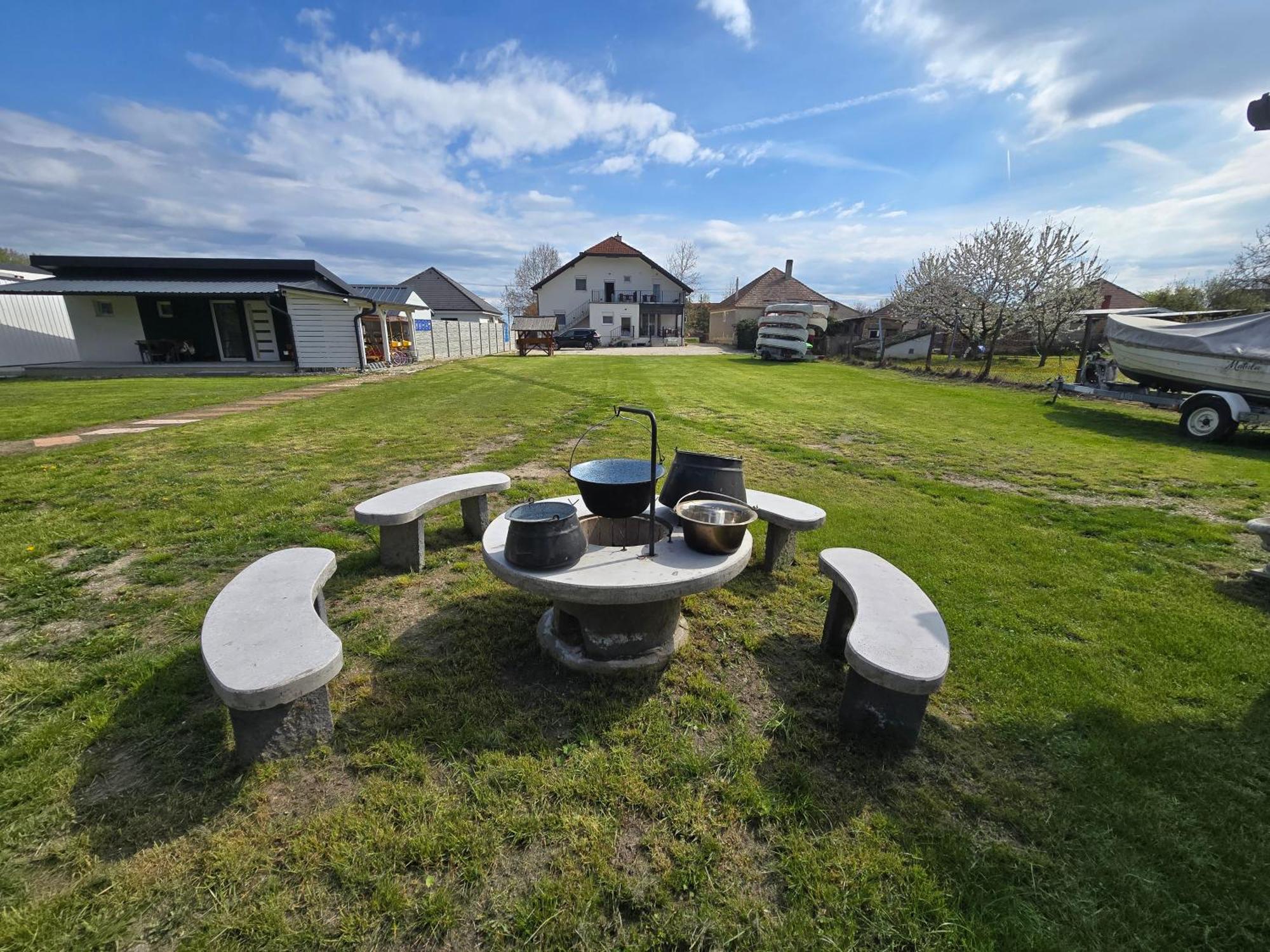 Duna-Beach Apartman Kimle Exteriör bild