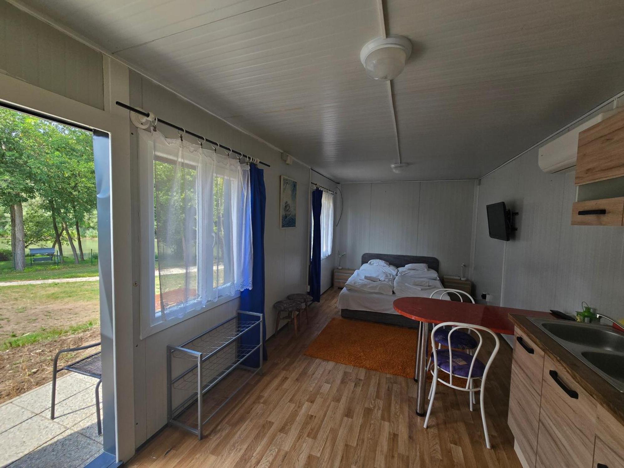 Duna-Beach Apartman Kimle Rum bild